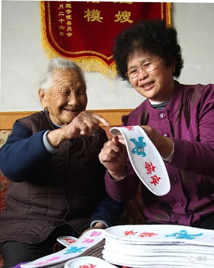 于爱梅和母亲张淑贞