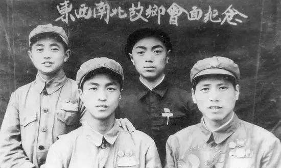 资料照片：李安甫（左一）