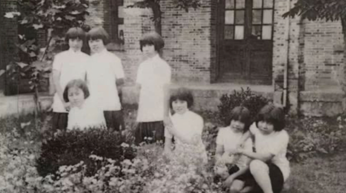 林心平（右一）在温州师范学校