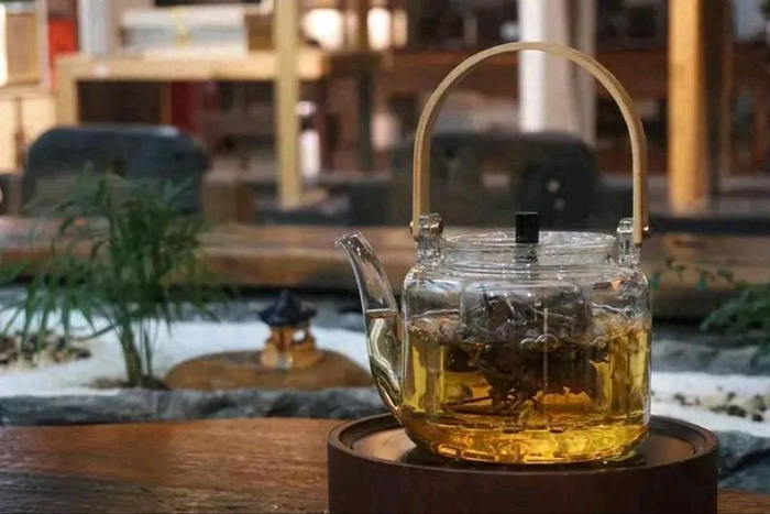 行家:白茶,红茶都行但有讲究,弄懂再喝|白茶|红茶|养生_新浪新闻