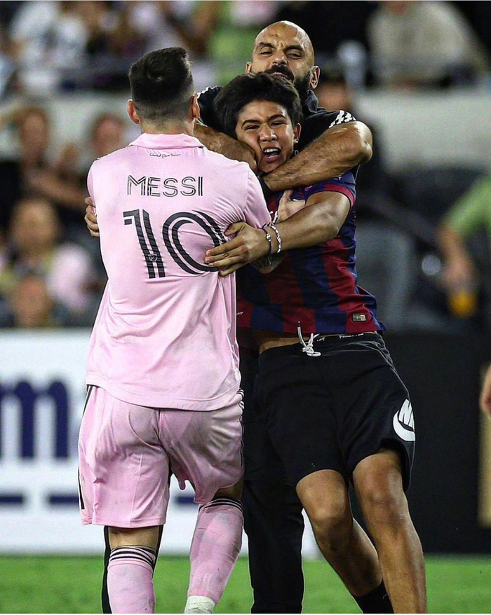 selena gomez和莱昂纳多表情包爆红全网……|莱昂纳多|洛杉矶