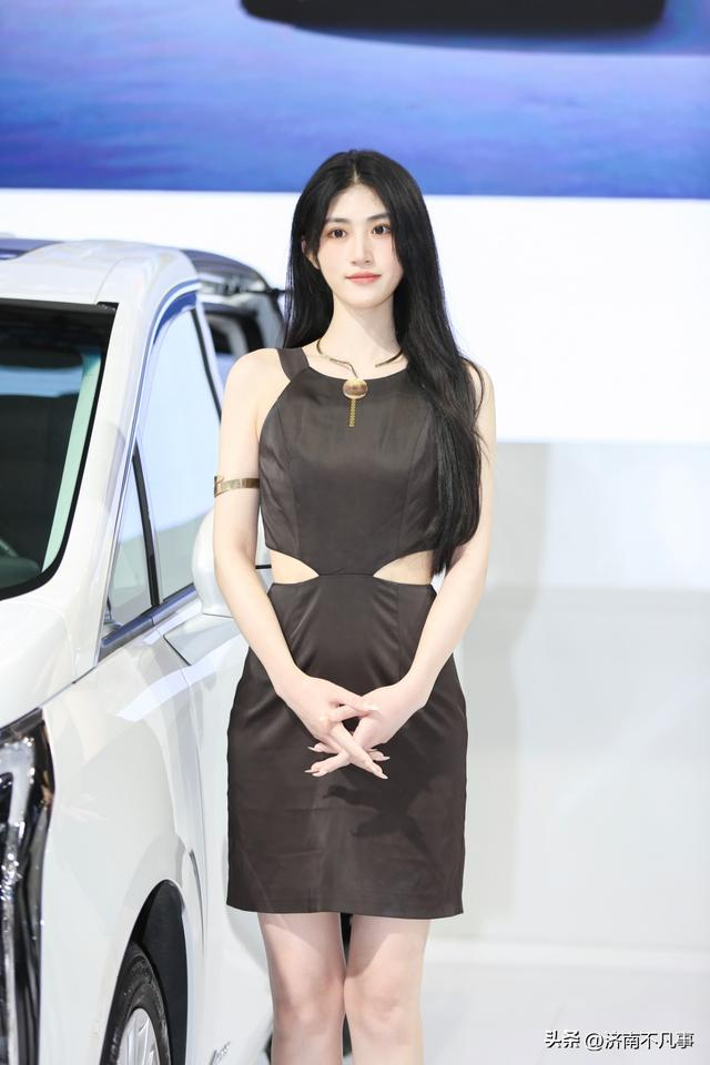 2023济南车模上线,好看不花钱|车模|街拍_新浪新闻