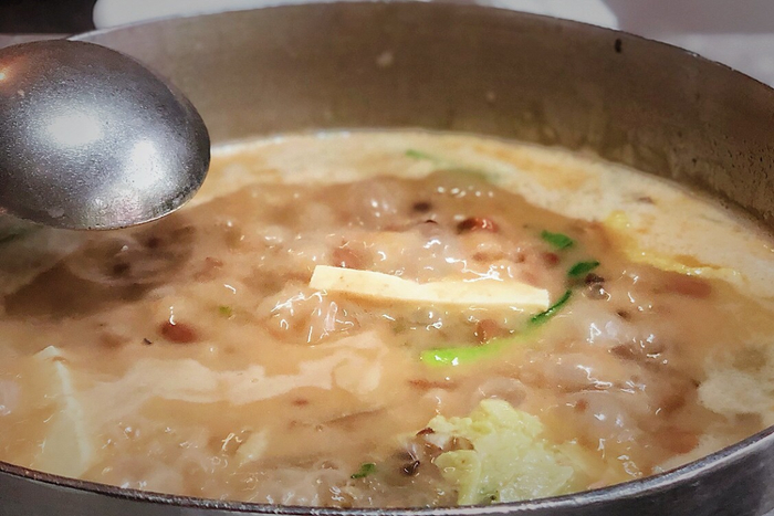 那一定是豆米火锅若要说哪一个最是浓滑香醇在贵阳各式各样的火锅里那