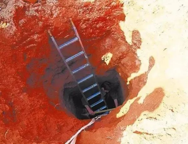 被警方捣毁的地下制假窝点