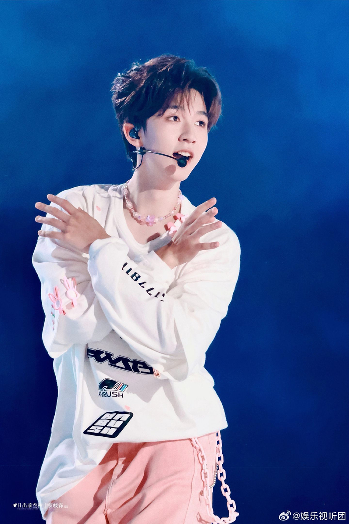 贺峻霖|适配|粉丝_新浪新闻