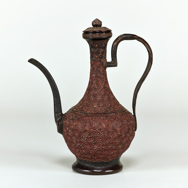 雕漆云纹水壶　南宋（12—13世纪）　高28.5cm