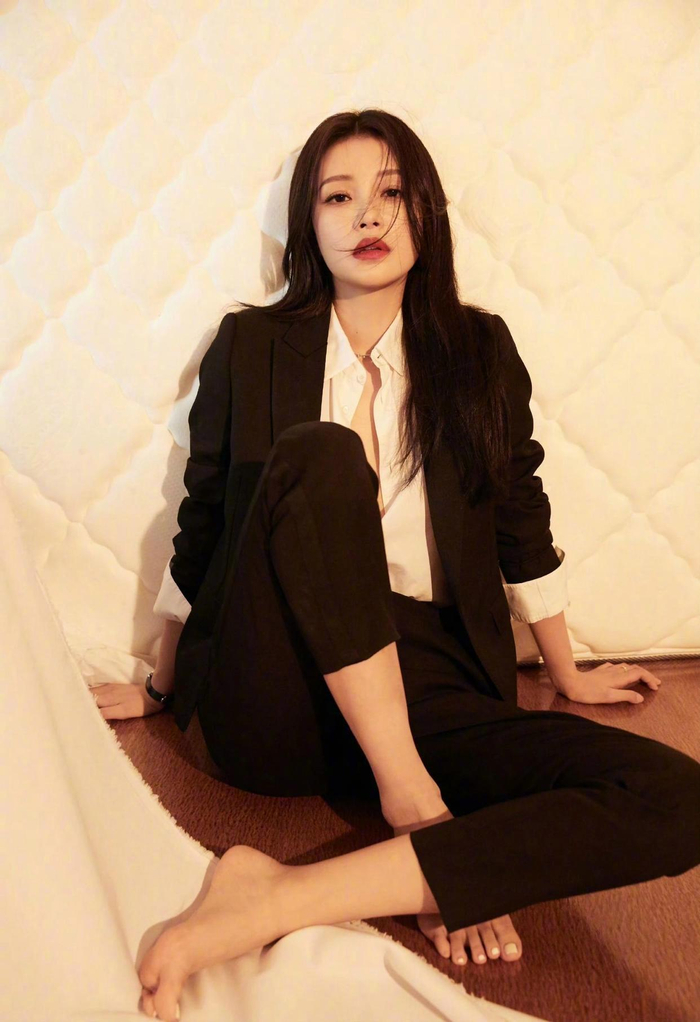 孙怡职业装 仿若专心搞事业的职业女强人 气质感十足