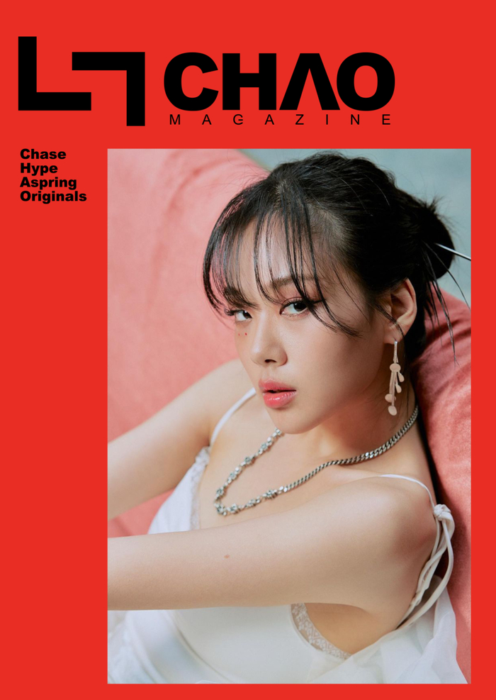 南韩女歌手 bibi 捧脸热吻台下女粉丝!男粉:真的好羡慕啊!