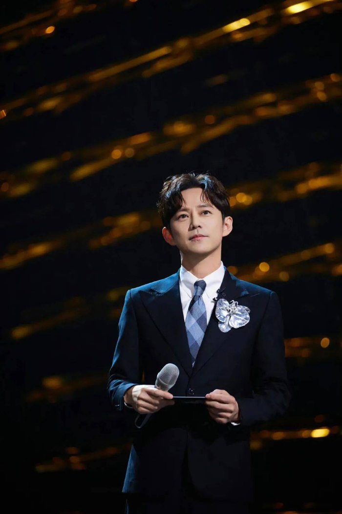 吃空饷收粉丝礼物被曝拖欠工资何炅到底怎么了