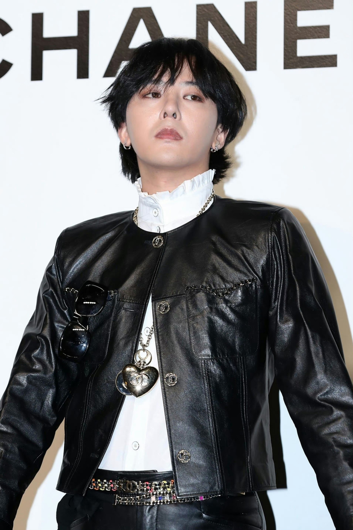 在首尔的品牌活动,一身黑皮衣造型亮相……|权志龙|香奈儿|chanel