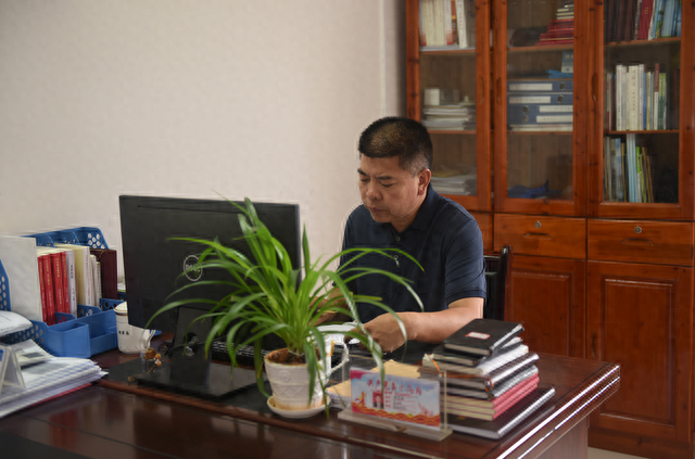 杨深南毛田镇党委书记孙荣华肯定了南冲工作法的实用性:"杨深南工作