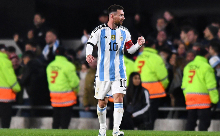 热搜第一!梅西任意球制胜,赛后感慨太累,谈里程碑太暖心