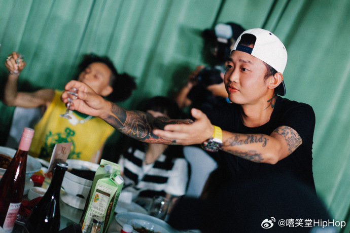 盛宇(清醒版)分享了JonyJ婚礼的现场照片!