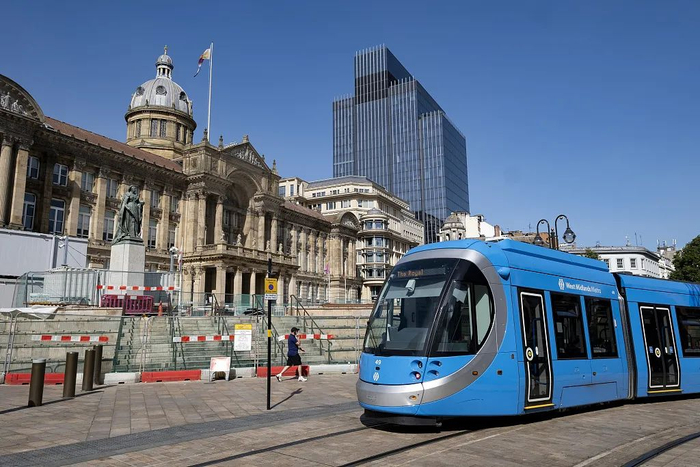 ▲当地时间2023年9月5日，英国伯明翰市议会市政厅大楼。伯明翰市政委员会日前宣布破产。图源：视觉中国