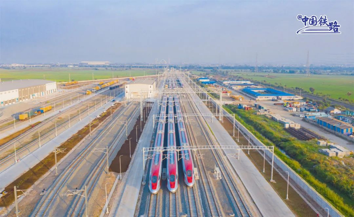 德卡鲁尔动车段