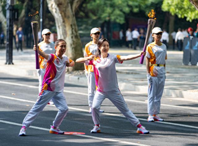 直击|杭州亚运会火炬传递启动,106名火炬手参加首日传递
