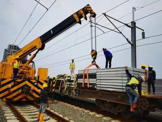 项目现场人员运输声屏障