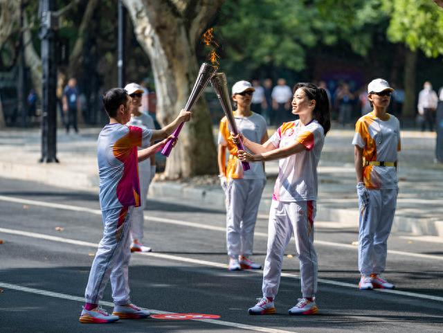 直击|杭州亚运会火炬传递启动,106名火炬手参加首日传递