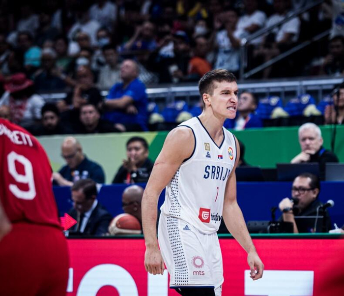 博格丹-博格达诺维奇上来次突破连续助攻米卢蒂诺夫扣篮,多布里奇三分