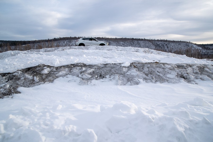 　　3月17日，在漠河红河谷寒地试车基地，车辆在进行寒区试验。新华社记者 张涛 摄