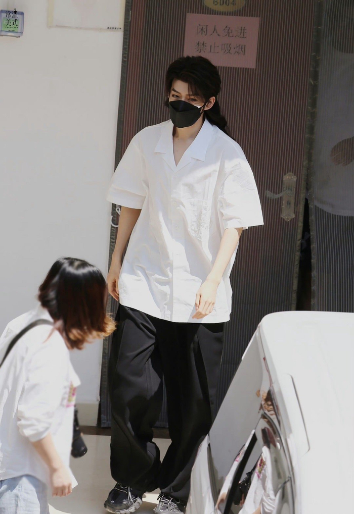 邓为云秀行出妆饭拍图,好帅|彩虹_新浪新闻