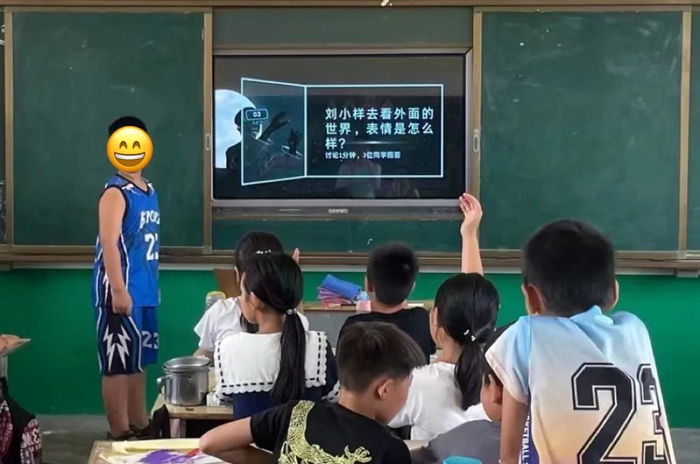 学生们在进行课堂展示 讲述者供图