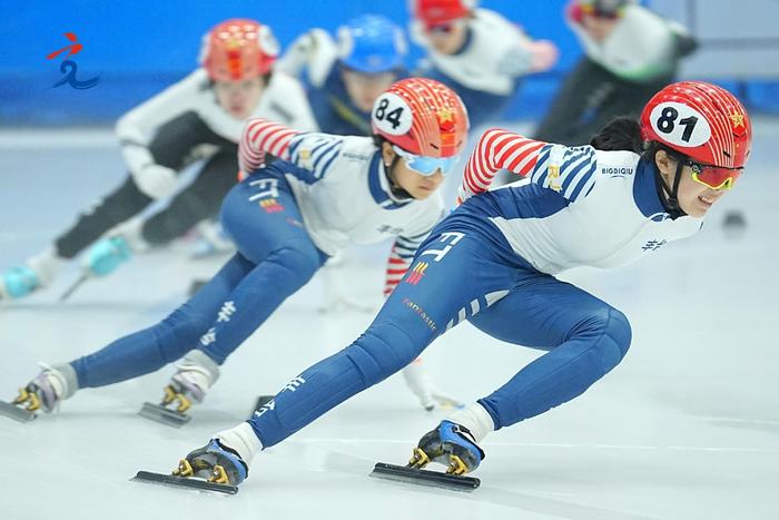 短道速滑比赛(短道速滑比赛中运动员的什么触及终点线时即为完成比赛)