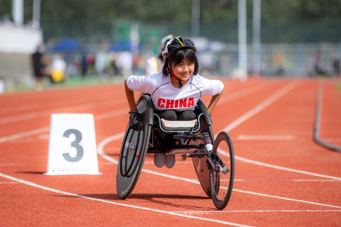 聚焦宁夏首届残特奥会高清大图微笑天使杨雨薇品金牌的味道
