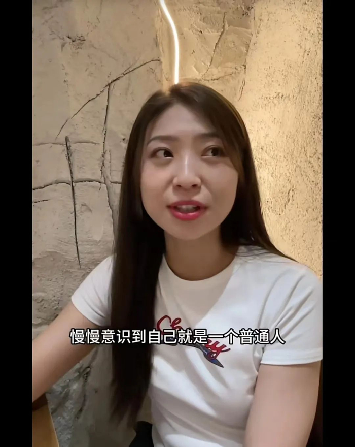 （“在下辉子”视频中最终从事体育新闻行业的好友）