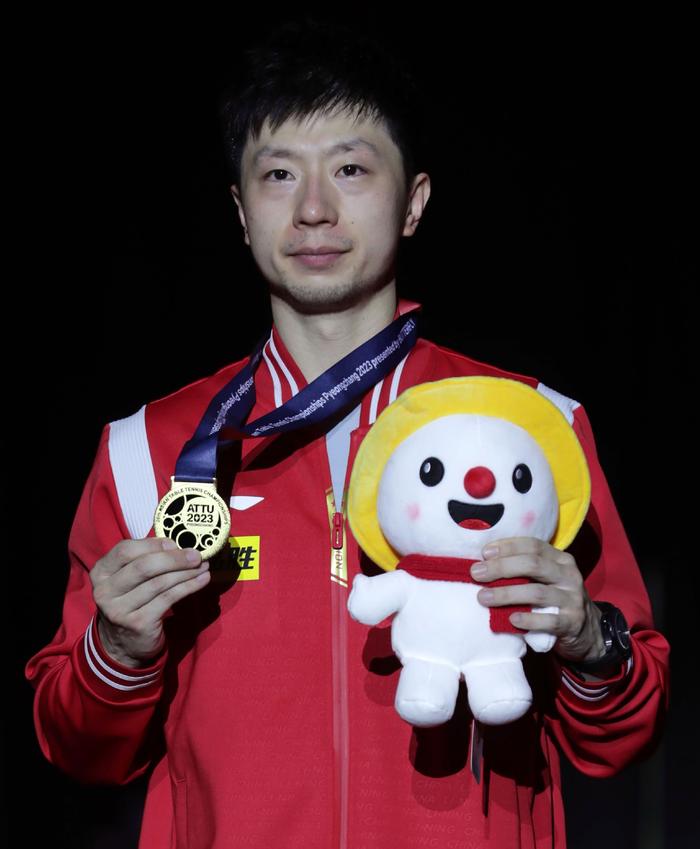 乒乓球亚锦赛马龙夺得男单冠军
