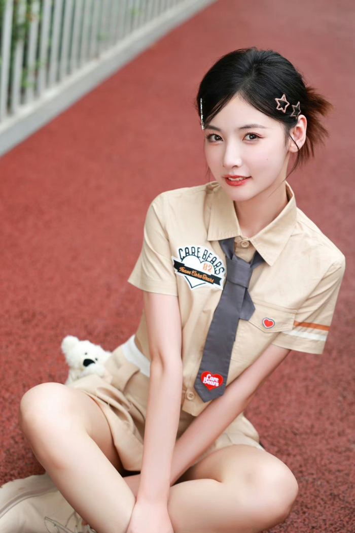 赵粤开学季写真,彩色星星发夹,甜美学院风造型|赵粤|星星_新浪新闻