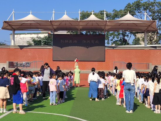 屯溪百鸟亭小学举办"躬耕教坛 强国有我"教师节颁奖典礼|老教师|小学