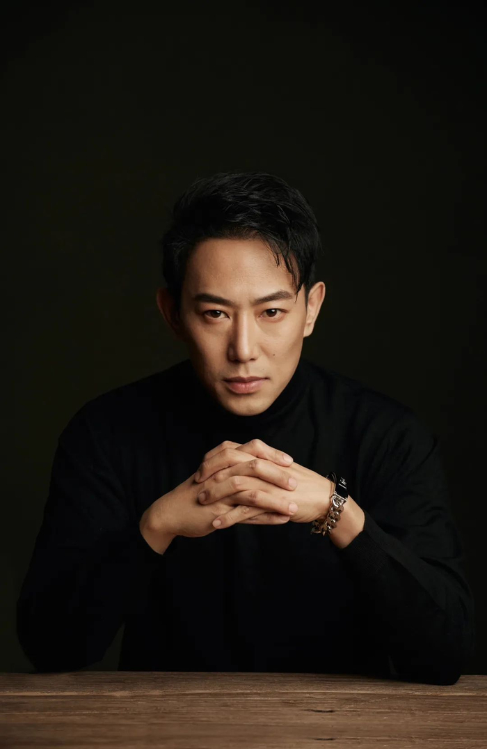 被冰雪尖刀连的二排长肖长贵的表演打动后你会想认识演员薛奇