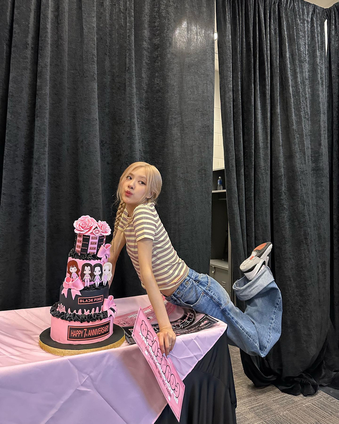 脚上一双在当下球鞋玩家中,出镜率真不算高的 yeezy 700