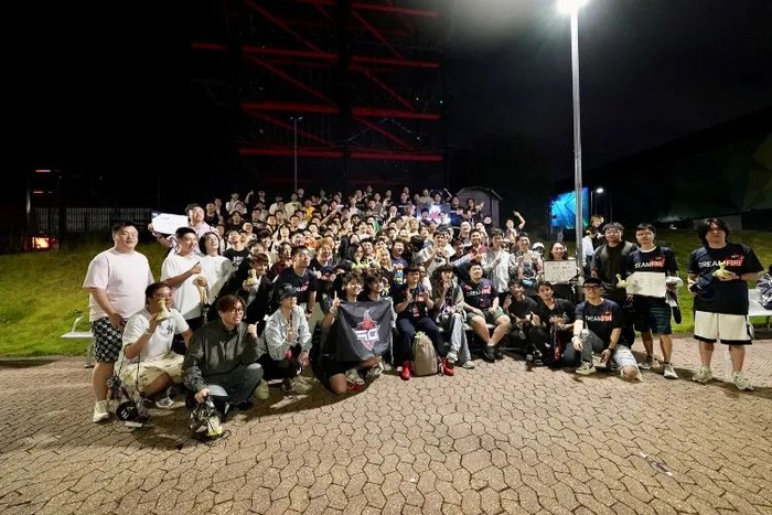 合影时的口号：“今年第七，明年第一”