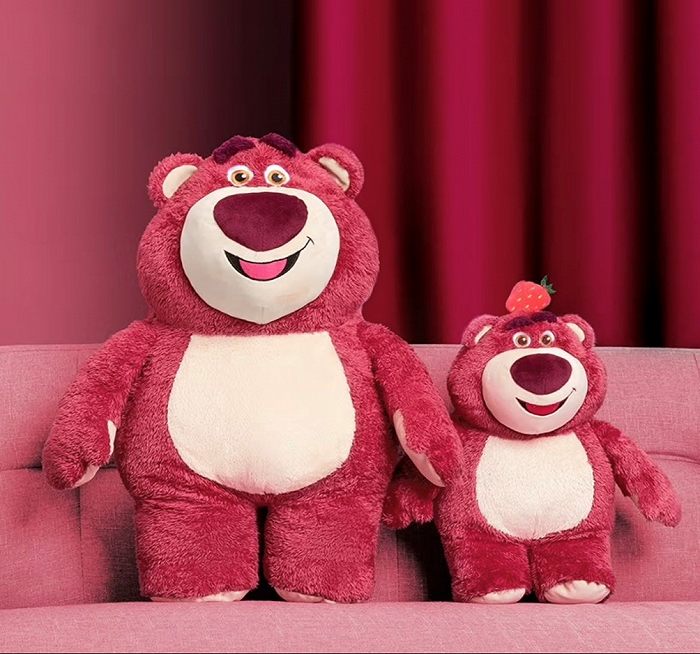 名创优品X迪士尼草莓熊公仔