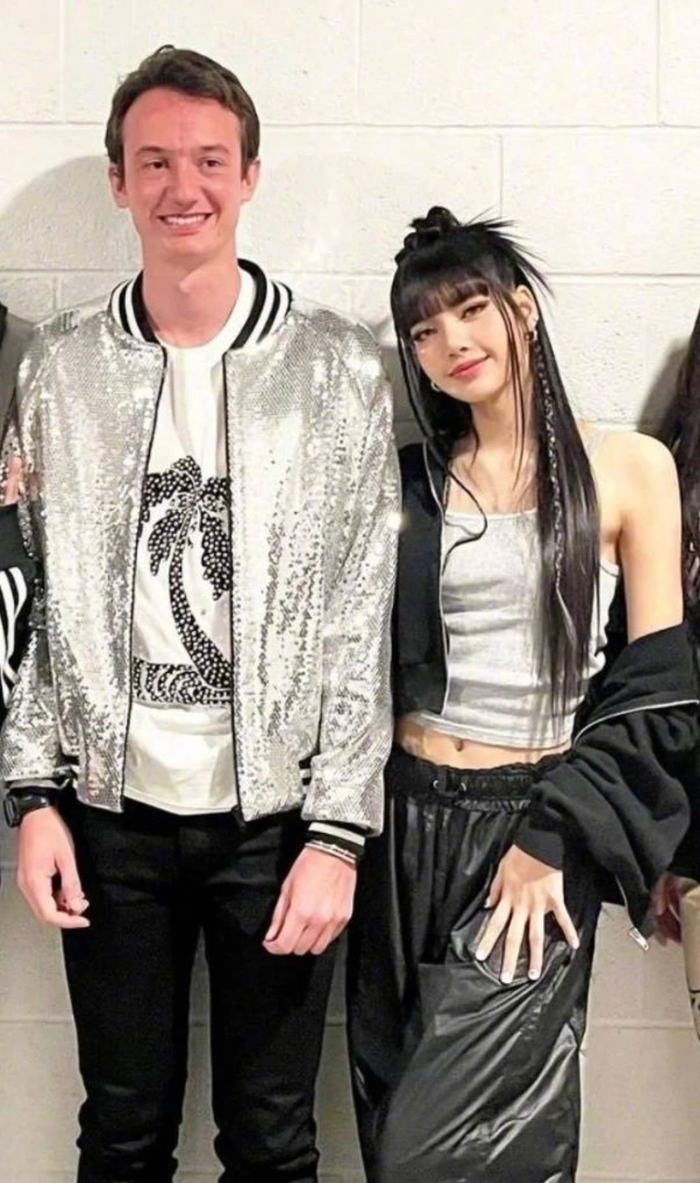 lv三公子看过lisa和蔡徐坤的cp视频……|蔡徐坤|公子|视频_新浪新闻