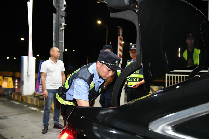 深圳公安推进夏夜治安巡查宣防第六次集中统一行动|治安|公安|民警