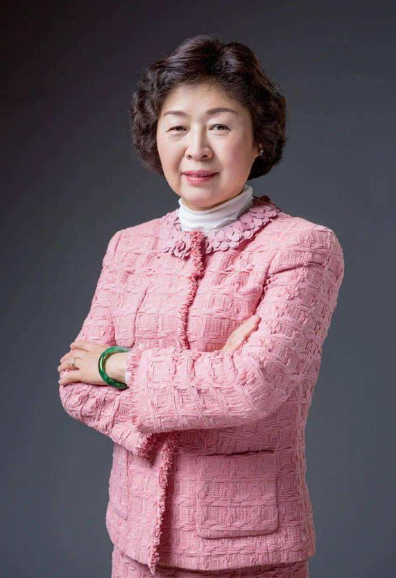 她靠“捡废纸”，成中国第一位女首富__财经头条