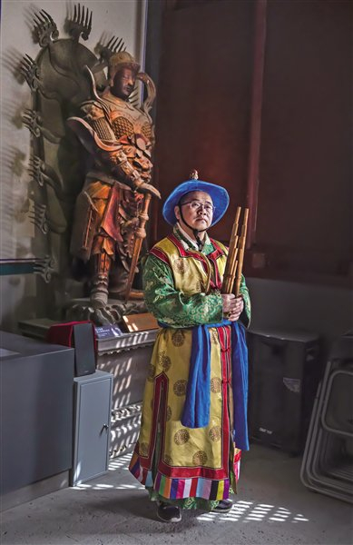 胡庆学奏响智化寺北方古乐