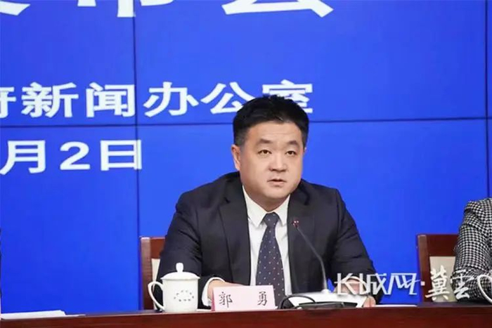 简历显示:郭勇,男,汉族,1975年10月生,2000年12月入党,1998年12月参加