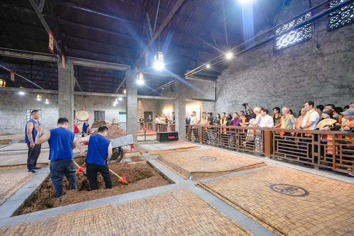 万窖齐开酒中头排2023洋河双沟开窖节盛大启幕