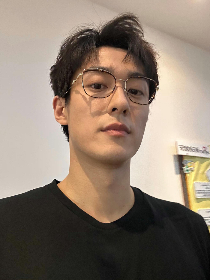 孙晨竣演的金繁现代装好帅啊……|孙晨|邓紫棋_新浪新闻