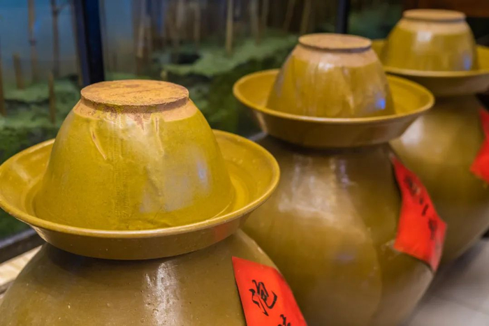 坛坛罐罐里装着的，是湘西的风味魔法。（图/图虫创意）