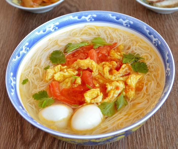 家常的西红柿炒蛋和面条的cp。（图/图虫创意）