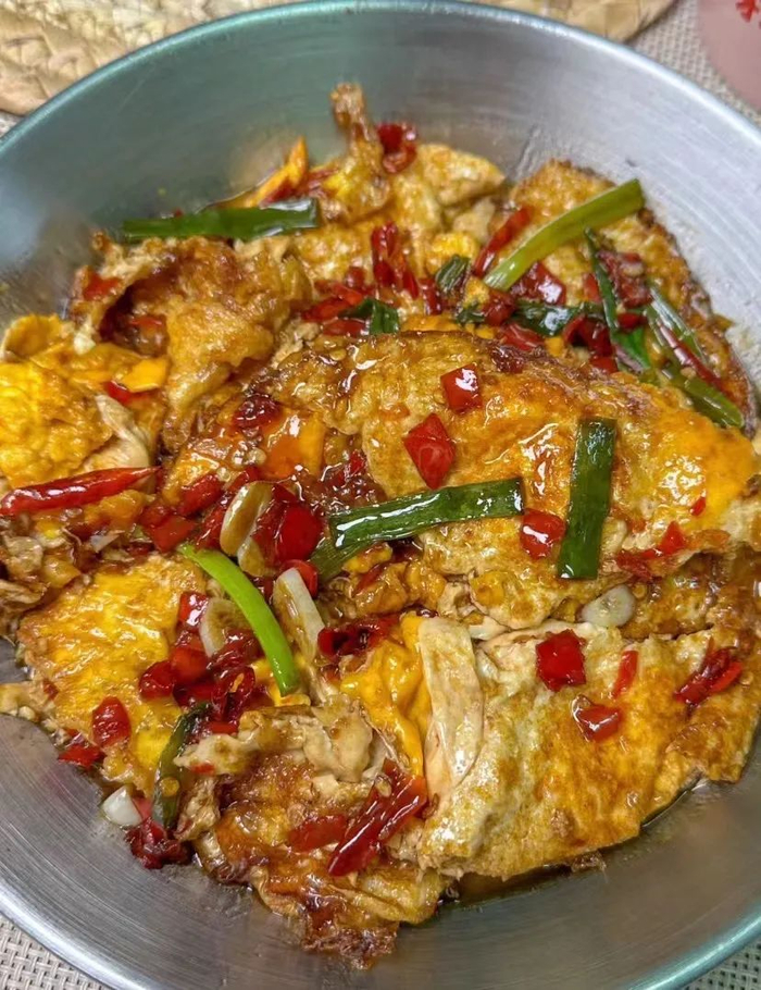 浸满汤汁的醋炒蛋，一口直接入魂。（图/小红书@喵酱超爱吃）