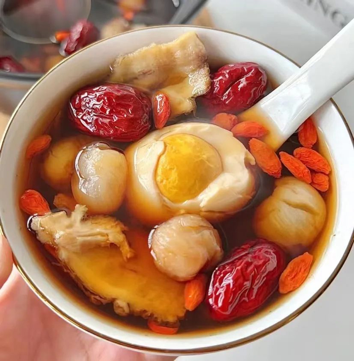 冬天来上一碗当归蛋，暖心也暖肚。（图/小红书@叶小新）
