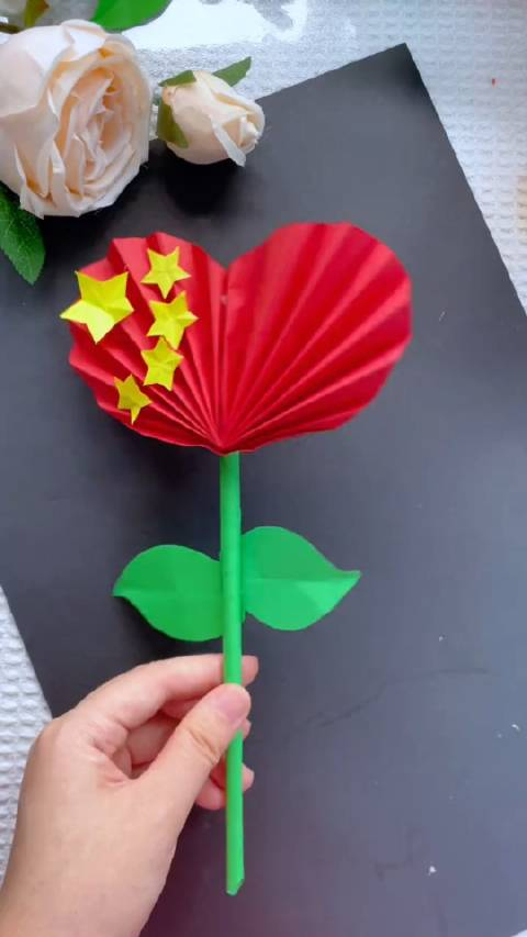 折纸 国庆节快到了,快用几张废纸做成所有小朋友都喜欢的手工__财经