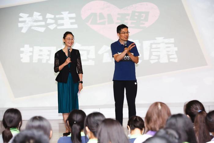 宋成锐从心理健康角度讲述,如何面对像感染艾滋病病毒等一些超出自我控制范围的事情。