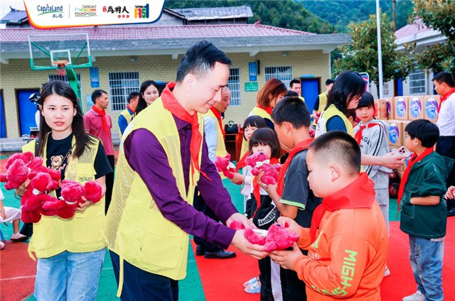 点亮微心愿 凯德广场·雨花亭连续13年开展校园公益行|小学_新浪新闻